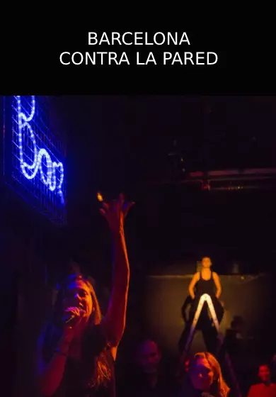 Cartel de Barcelona contra la pared
